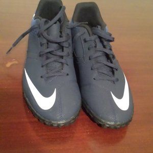 Nike Bomba Womens 10.5  Mens 9 Navy Blue and White